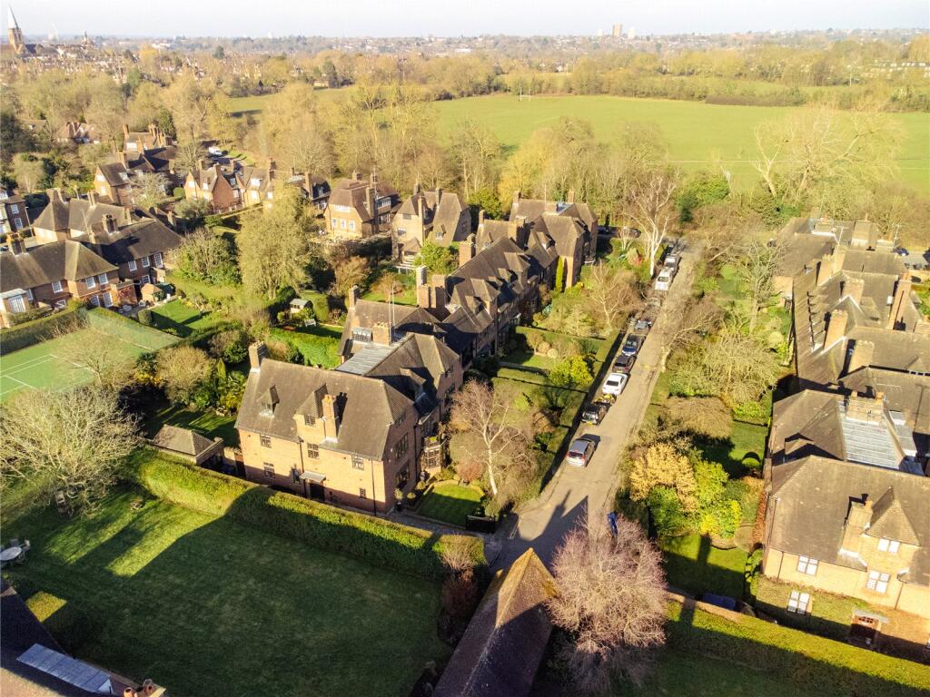 6 bedroom semi-detached house for sale in Heath Close, Hampstead Garden Suburb, London, NW11